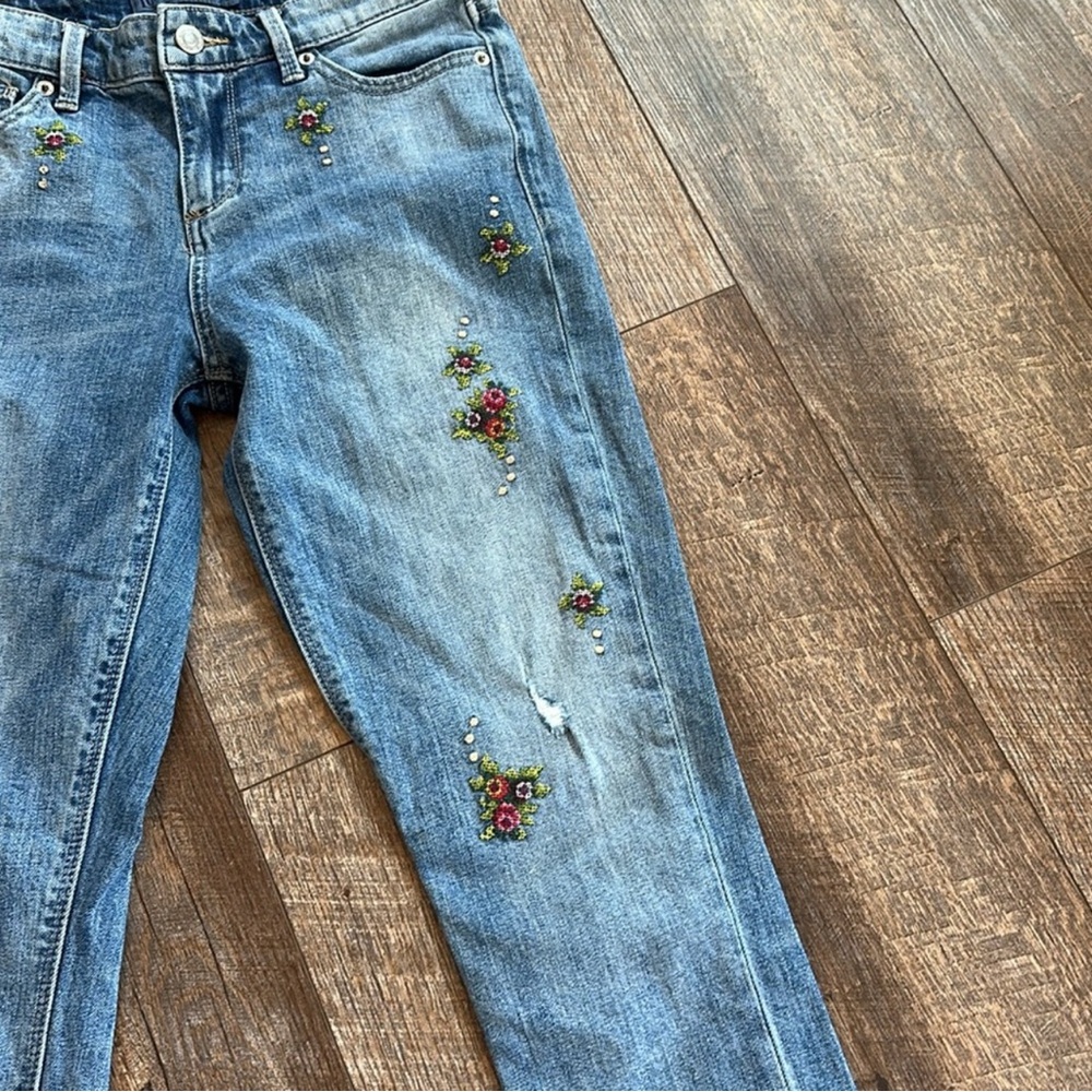 Lucky 🍀 Brand Embroidered Blue Jeans - Picture 5 of 6